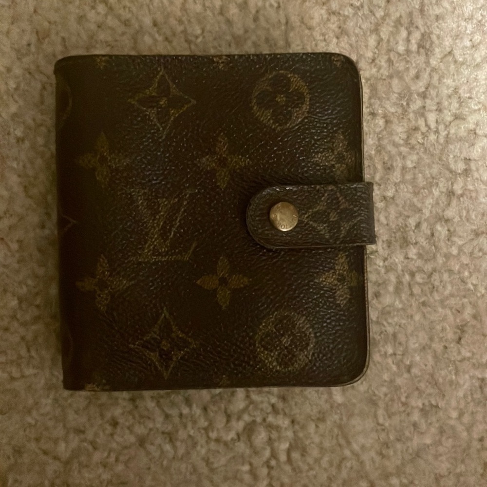 LOUIS VUITTON WALLET - Picture 2 of 14
